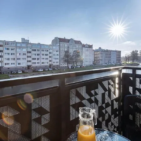 Centre Torunska By The River By Renters